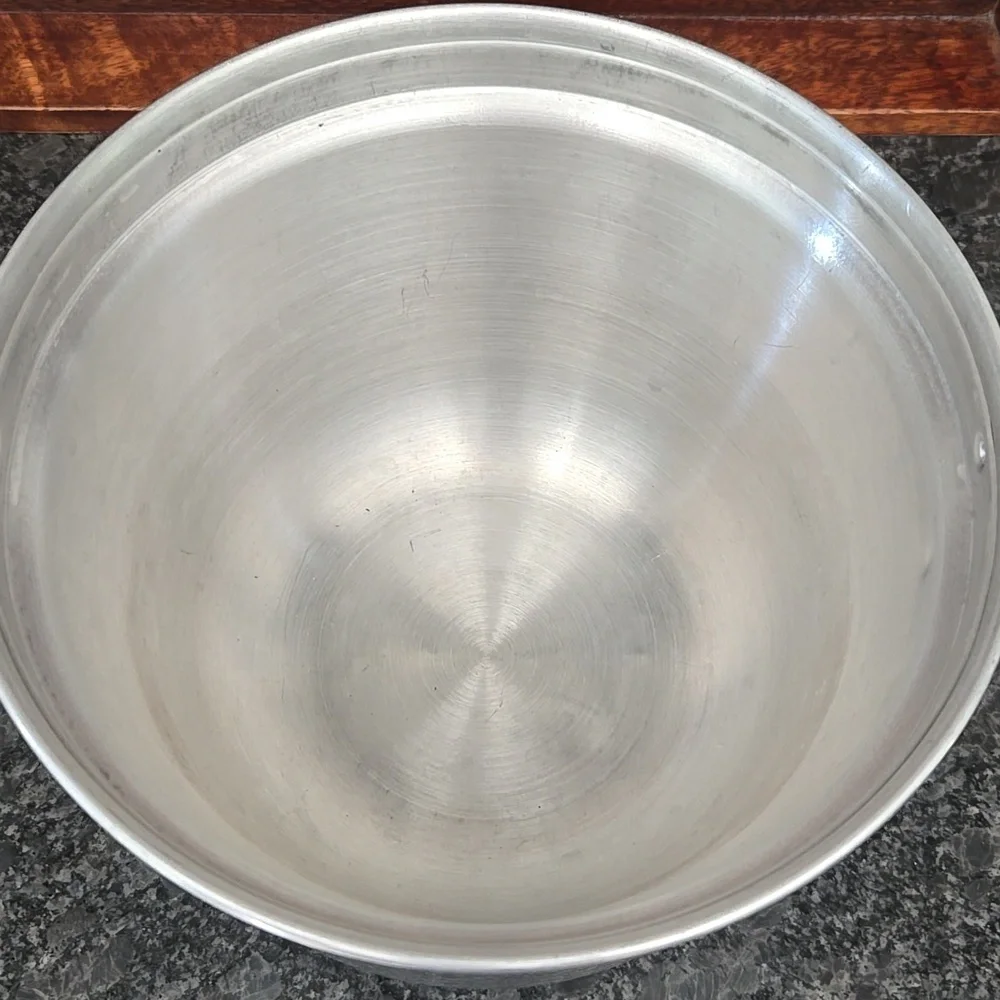 Vintage aluminum ice